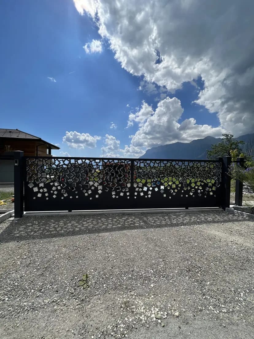 Portail coulissant aluminium